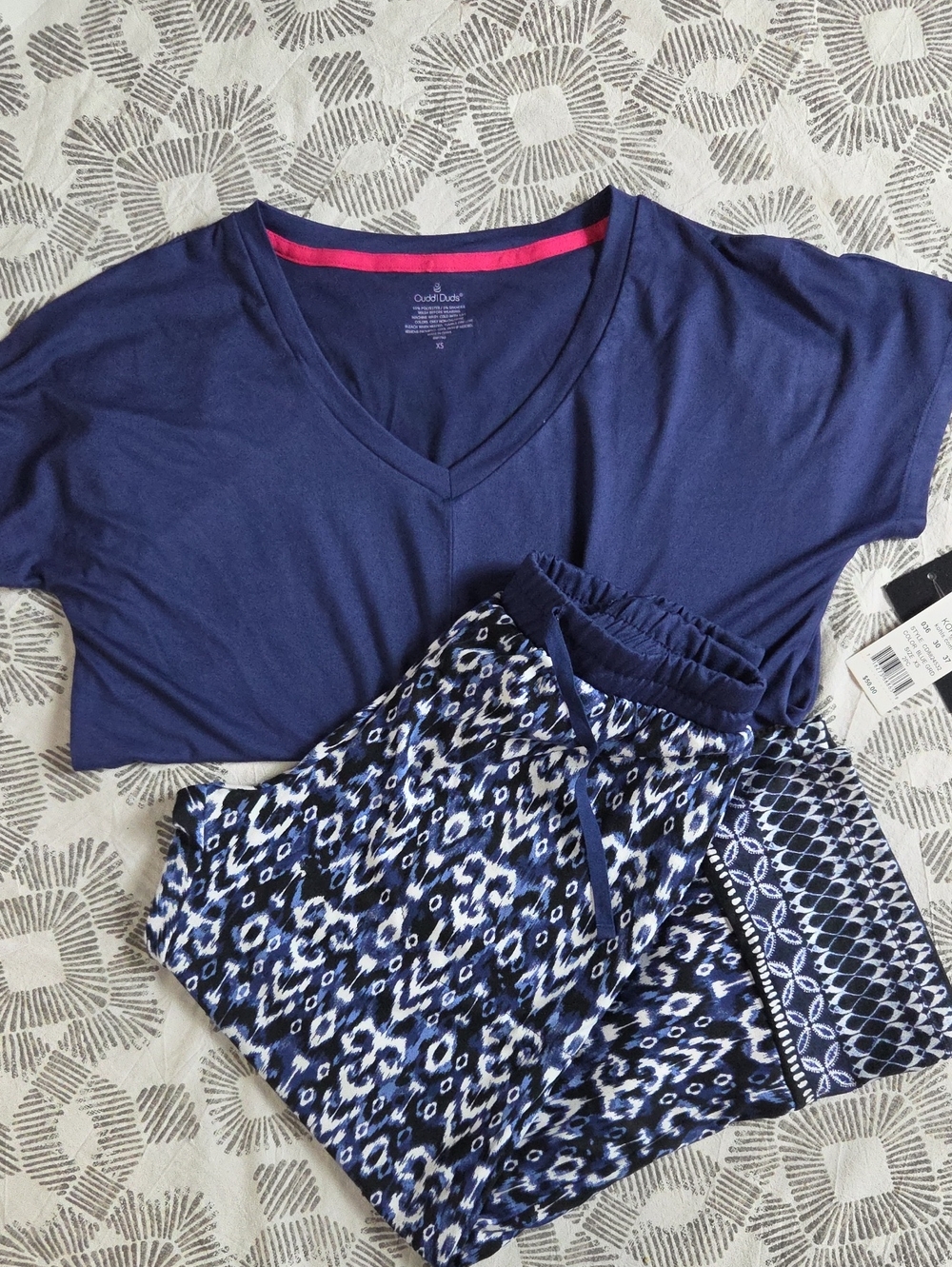 Cuddl Duds Navy Ikat Print Pajama Set Short Sleeve Top Crop Pants XS